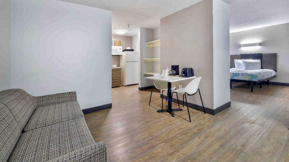 【本日特価】 Richardson - North - Tx Dallas, 6 Studio Hotel TX Dallas in バッグ